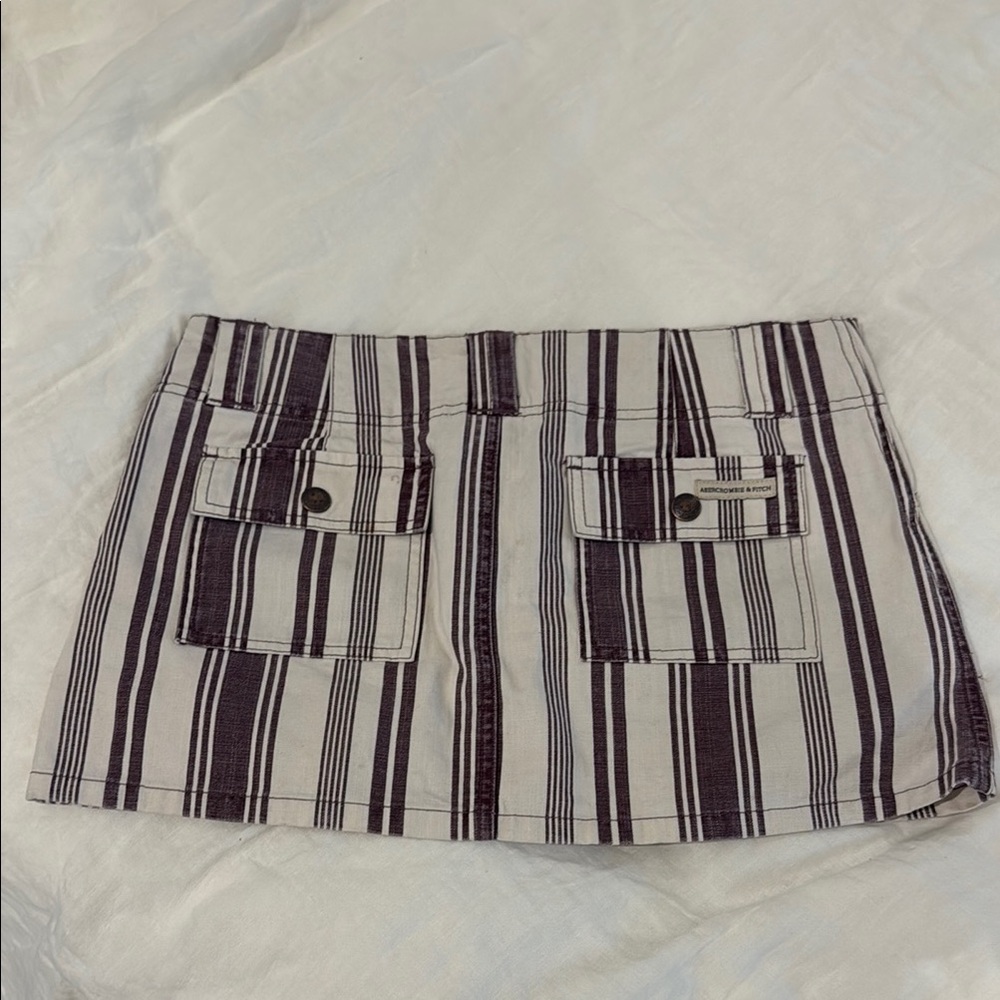 Abercrombie & Fitch - Vintage Denim Mini Skirt with Pockets - NWT - size 4